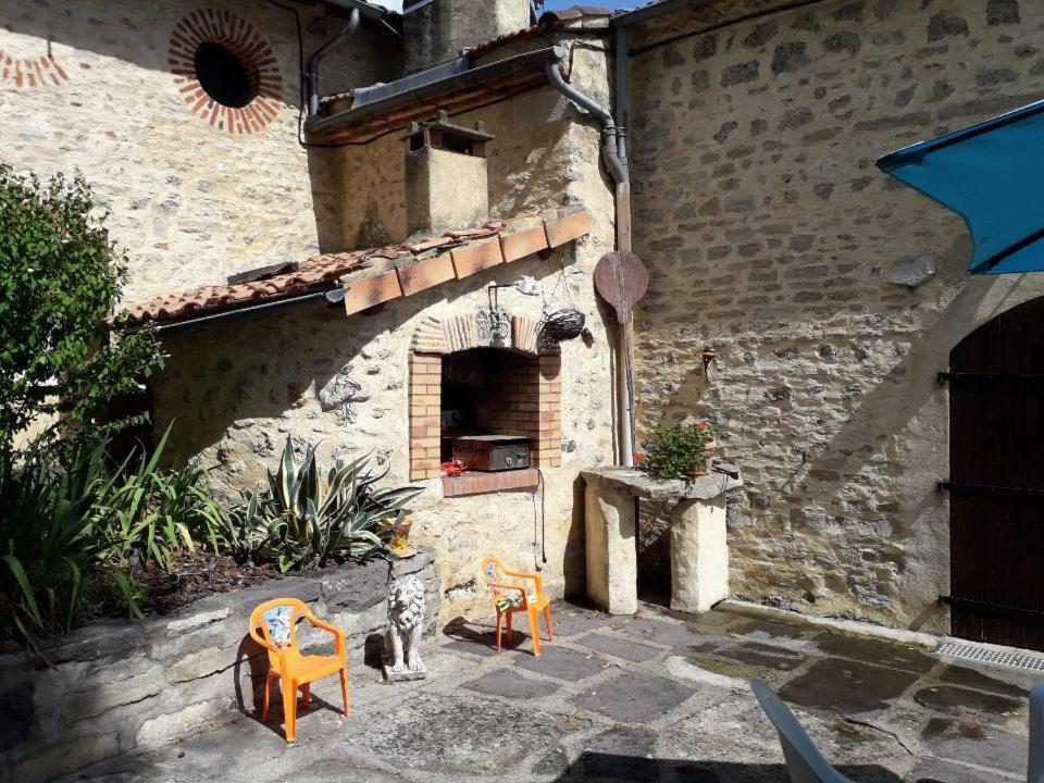 Gite Des Billaudes Thuret Buitenkant foto